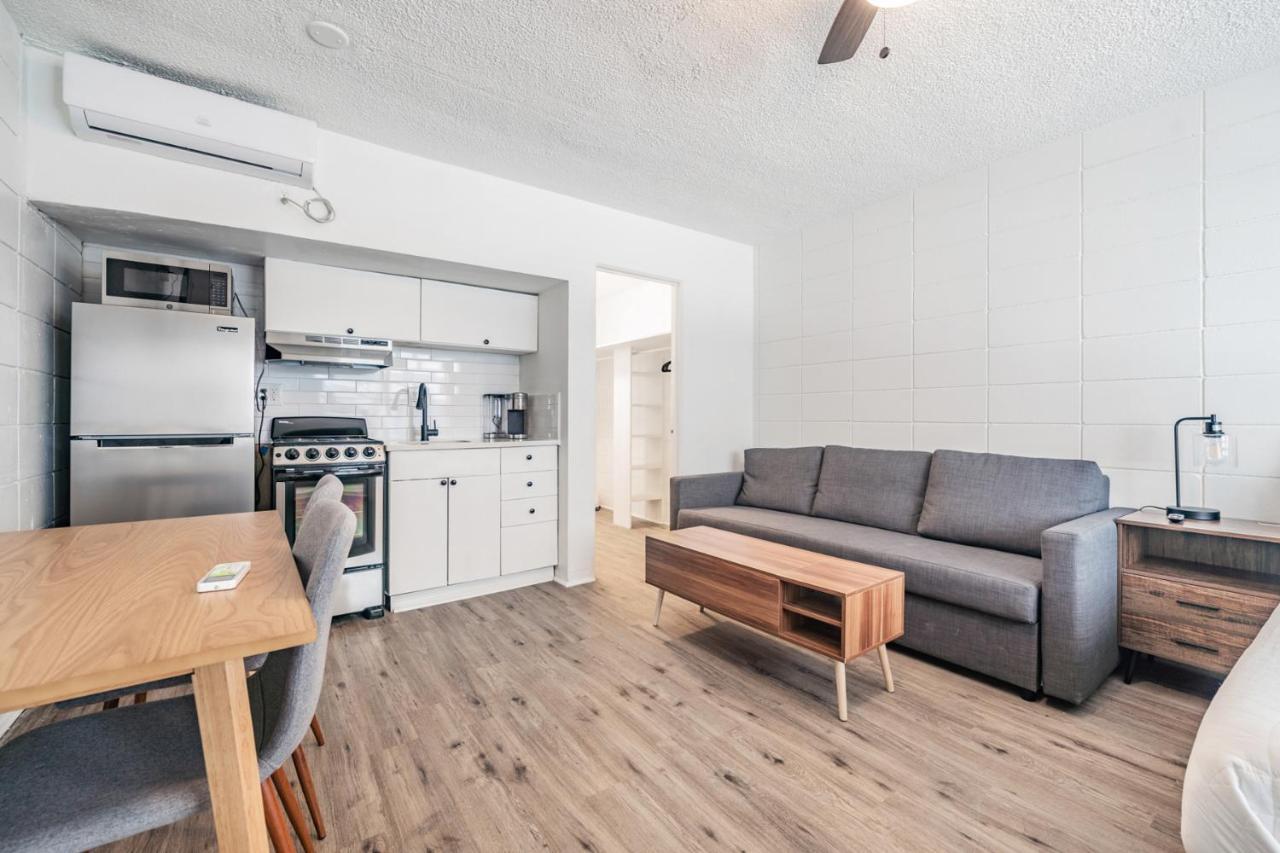Satoshi Hideout Park Studios เซนต์ปีเตอร์สเบิร์ก ภายนอก รูปภาพ