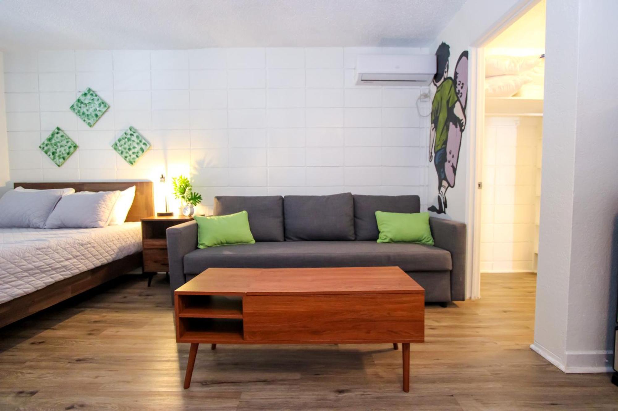 Satoshi Hideout Park Studios เซนต์ปีเตอร์สเบิร์ก ภายนอก รูปภาพ
