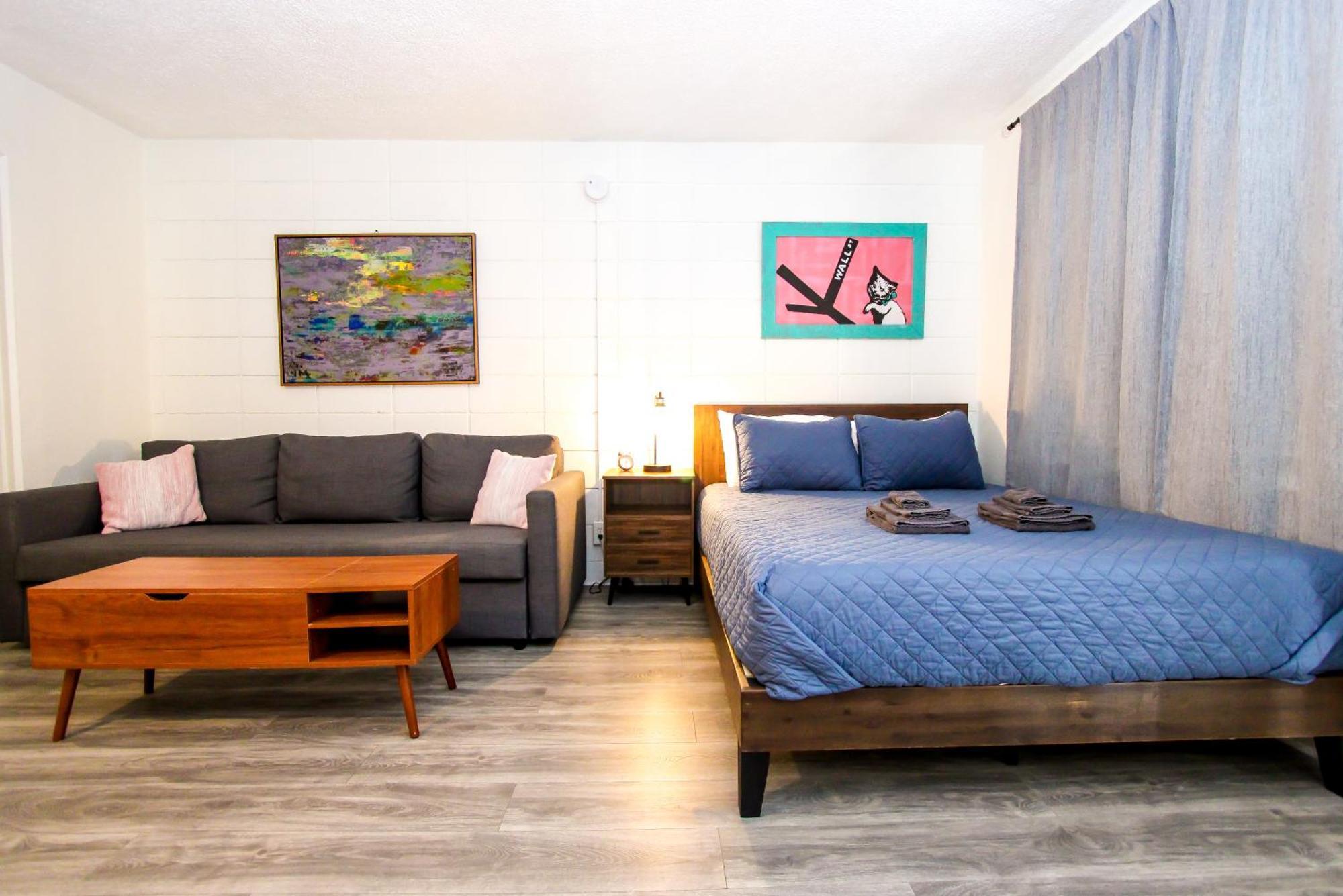 Satoshi Hideout Park Studios เซนต์ปีเตอร์สเบิร์ก ภายนอก รูปภาพ